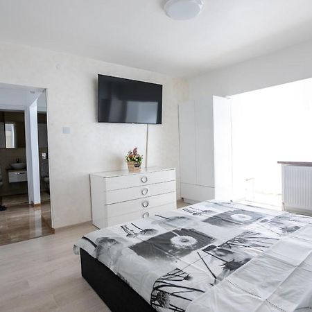 Apartament Central Тиргу-Жіу Екстер'єр фото