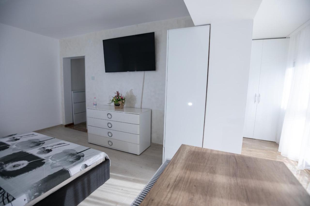 Apartament Central Тиргу-Жіу Екстер'єр фото