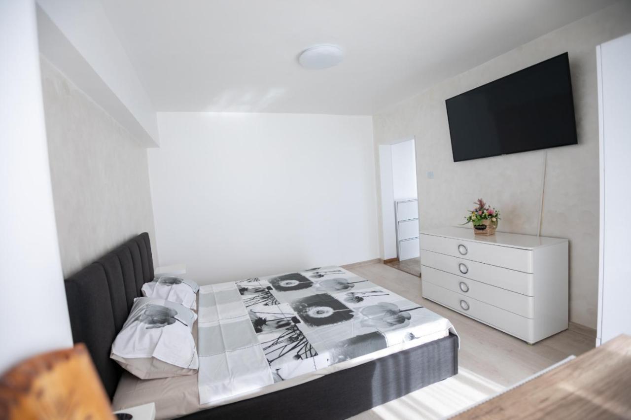 Apartament Central Тиргу-Жіу Екстер'єр фото